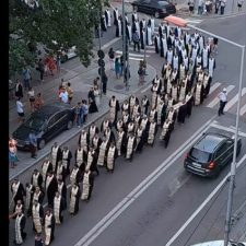 Video Zilele Alexandriei – Armata de popi defileaza in numar foarte mare. Popa Chirita, arestat la domiciliu, a lipsit din primele randuri