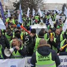 Protestul politistilor: Salarii si pensii mari, lipsa personal. Rezolvare: pensie la 65 de ani si scapa de toate problemele